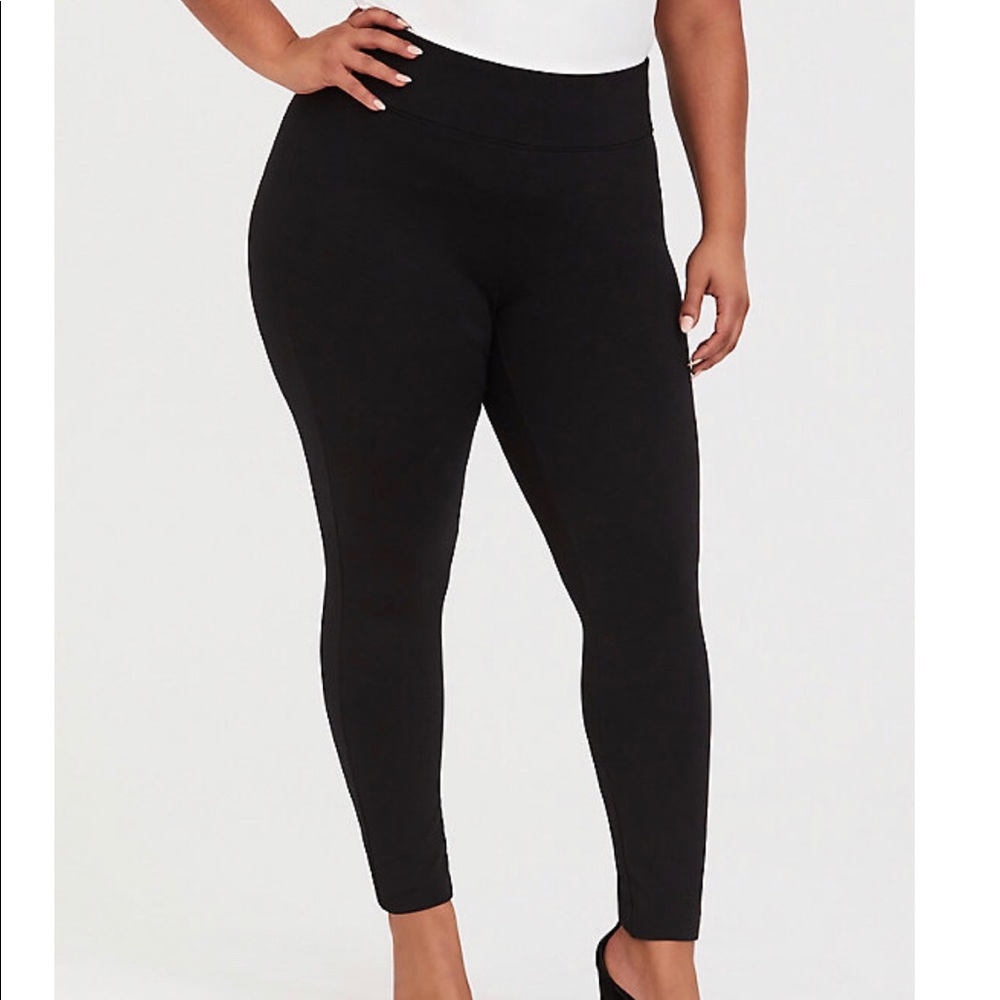 Torrid Black Ponte Stretch Pull-On Pixie Pants 3R